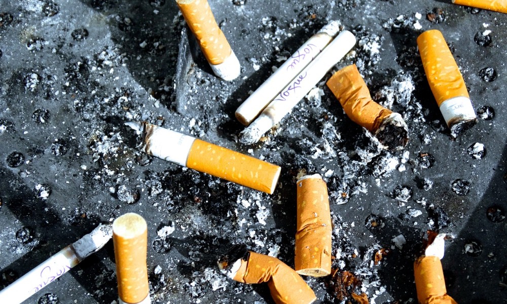 Pykanie papierosów jest pewnym z bardziej okropnych nałogów